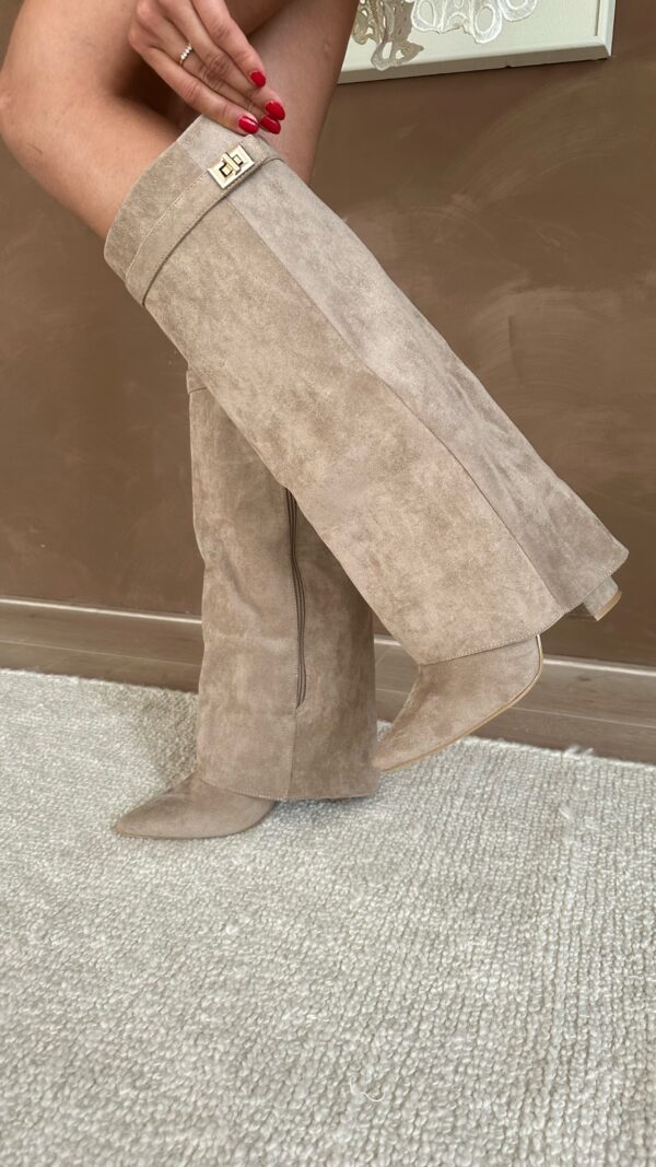Bréavyne | Femme Bottes Genoux Suédine Boucle Dorée - Taupe - Image 3
