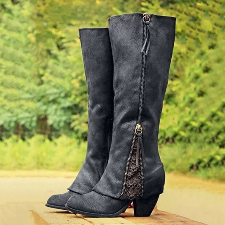 Brévalie | Femme Bottes Montantes Talon Carré Dentelle - Taupe - Image 2