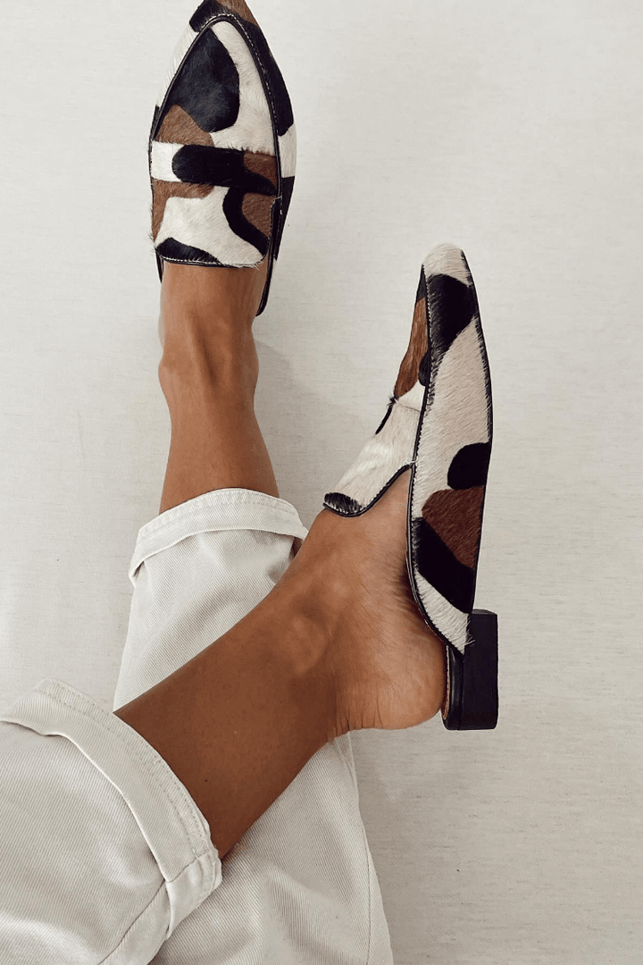 Brévane | Femme Mocassins Imprimé Vache Slip-On - Image 2