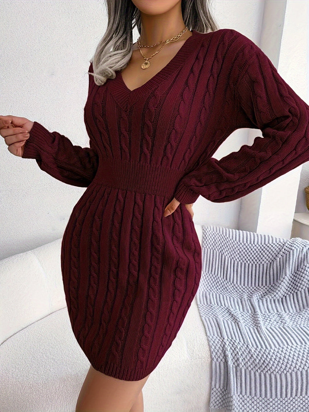 Delvyne | Femme Robe Pull Torsadée Col V - Burgundy - Image 4