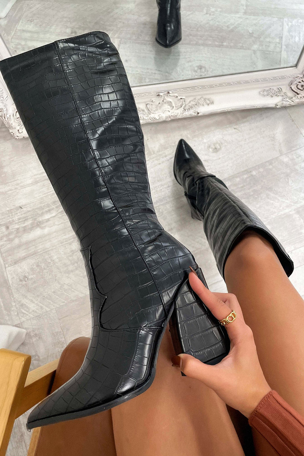 Halvinde | Femme Bottes Genou Croco Talon Bloc - Black - Image 2