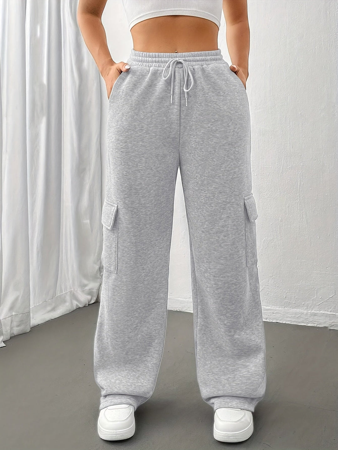Nelvorde | Femme Pantalon Jogging Cargo Coupe Large - Light Grey - Image 4
